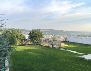 Maison 4 chambres à vendre dans Floresti