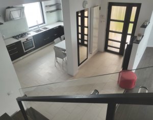 Maison 4 chambres à vendre dans Floresti