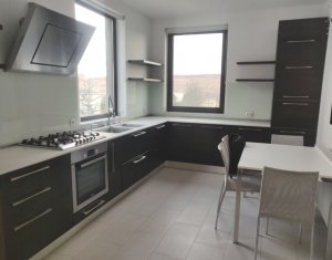 Maison 4 chambres à vendre dans Floresti