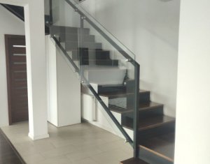 Maison 4 chambres à vendre dans Floresti