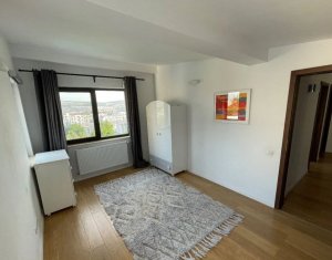 Maison 4 chambres à vendre dans Floresti