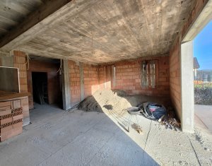 Maison 4 chambres à vendre dans Pata, zone Centru