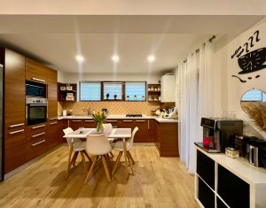 Maison 4 chambres à vendre dans Floresti