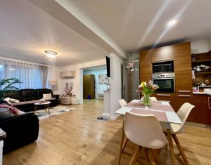 Maison 4 chambres à vendre dans Floresti