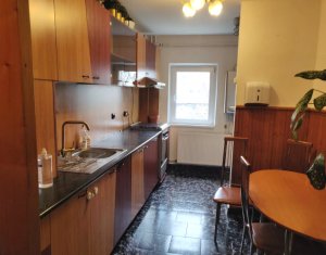 Appartement 4 chambres à vendre dans Cluj-napoca, zone Manastur