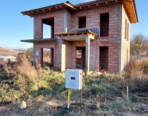 Maison 4 chambres à vendre dans Chinteni