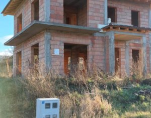 Maison 4 chambres à vendre dans Chinteni