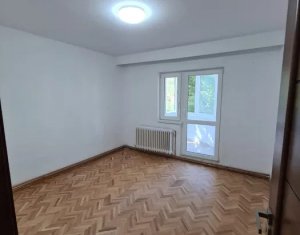 Appartement 4 chambres à vendre dans Cluj-napoca, zone Plopilor