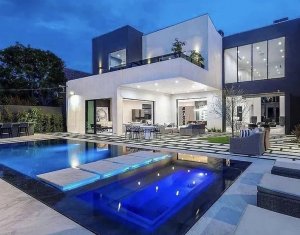 , 700m2 dans Cluj-napoca, zone Faget