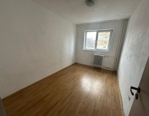 Appartement 4 chambres à vendre dans Cluj-napoca, zone Manastur