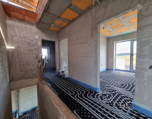 Maison 4 chambres à vendre dans Chinteni