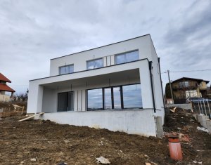 Maison 4 chambres à vendre dans Chinteni