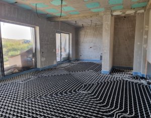 Maison 4 chambres à vendre dans Chinteni