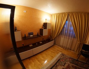 Appartement 4 chambres à vendre dans Cluj-napoca, zone Manastur