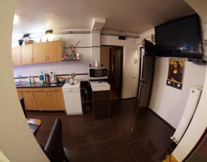 Appartement 4 chambres à vendre dans Cluj-napoca, zone Manastur