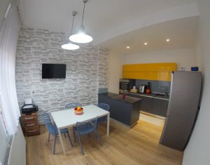 Appartement 4 chambres à louer dans Cluj-napoca, zone Centru