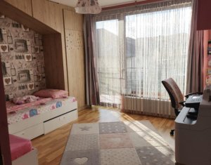 Maison 4 chambres à vendre dans Floresti