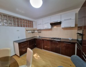Maison 4 chambres à vendre dans Cluj-napoca, zone Manastur