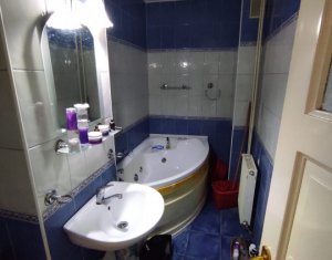 Appartement 4 chambres à vendre dans Cluj-napoca, zone Manastur
