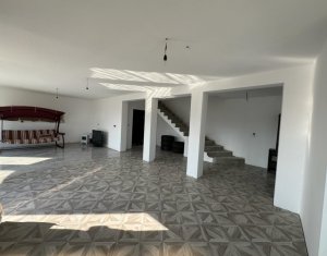 Maison 5 chambres à vendre dans Floresti