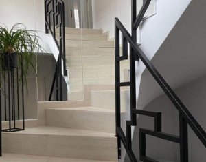 Maison 4 chambres à vendre dans Floresti