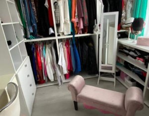 Maison 4 chambres à vendre dans Floresti