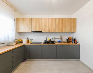 Maison 5 chambres à vendre dans Chinteni, zone Centru