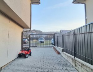 Maison 5 chambres à vendre dans Floresti