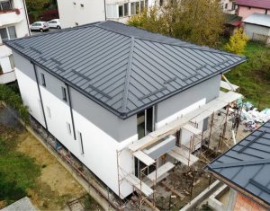 Maison 4 chambres à vendre dans Floresti