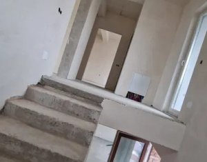 Maison 5 chambres à vendre dans Floresti