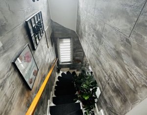 Maison 4 chambres à vendre dans Floresti