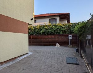 Casa Floresti singur in curte 