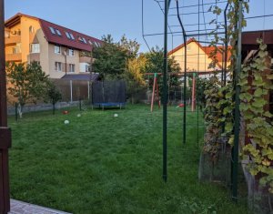 Casa Floresti singur in curte 