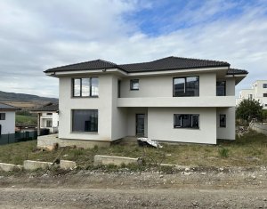 Maison 4 chambres à vendre dans Chinteni