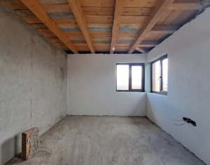 House 4 rooms for sale in Jucu De Sus