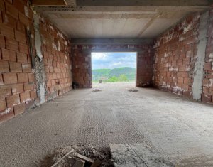 Maison 4 chambres à vendre dans Floresti