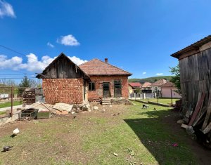 Exclusivitate ! Pozitie excelenta, casa Savadisla