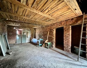 Exclusivitate ! Pozitie excelenta, casa Savadisla