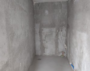 House 6 rooms for sale in Campenesti, zone Centru