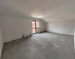 House 6 rooms for sale in Campenesti, zone Centru