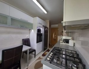 Appartement 3 chambres à vendre dans Cluj-napoca, zone Intre Lacuri
