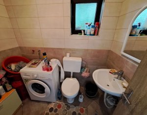 House 4 rooms for sale in Floresti