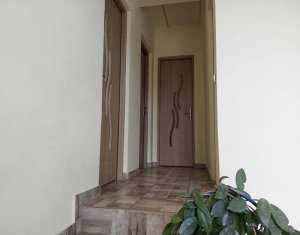 House 4 rooms for sale in Floresti