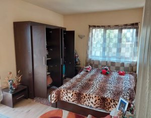 House 4 rooms for sale in Floresti