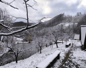 Casa de vacanta, cu lac, 5640 mp teren, Huta, com. Chiuiesti, jud. Cluj