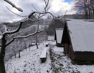Casa de vacanta, cu lac, 5640 mp teren, Huta, com. Chiuiesti, jud. Cluj