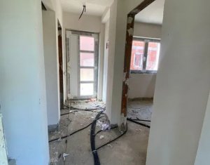 Maison 4 chambres à vendre dans Floresti