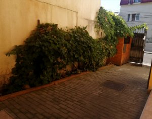 Pensiune de vanzare, 12 camere, zona Hasdeu