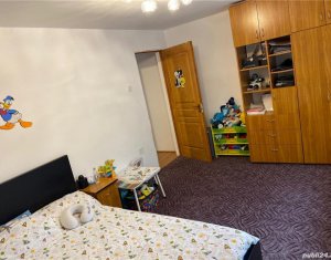 Lakás 3 szobák eladó on Floresti