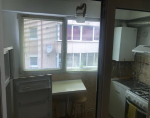 Lakás 3 szobák eladó on Floresti